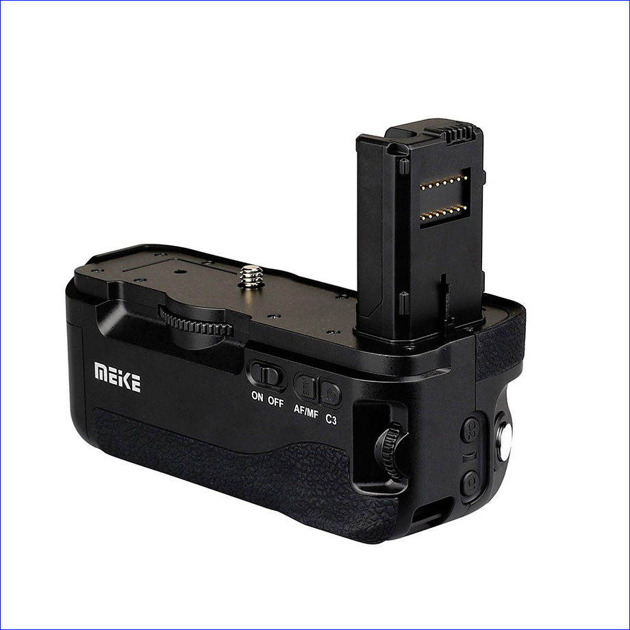 Батарейный блок вертикальная рукоятка Meike MK-A7II для фотокамер SONY a7II a7rII a7sII (Sony VG-C2EM). Фото N5