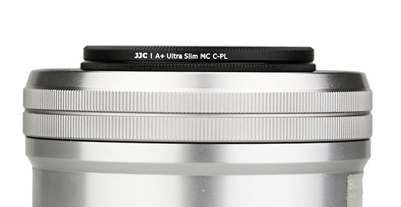 Поляризационный светофильтр JJC A+ MC CPL Ultra Slim 49 мм. Фото N2