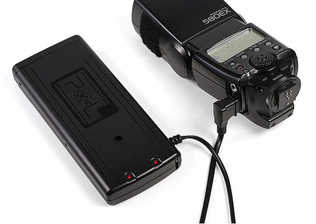 Pixel TD-381 компактный батарейный блок для вспышек Canon. Фото N3